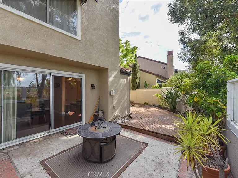 145 Stanford Ct #35 — Photo 36