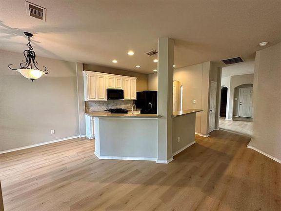 3rd image of 6035 Lynwood Banks Ln