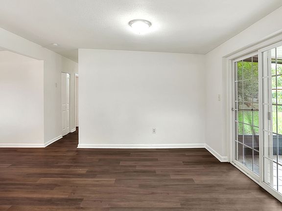 5th image of 3006 Pinedale Ave