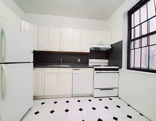 Rented by New York Dwellings LLC | media 14