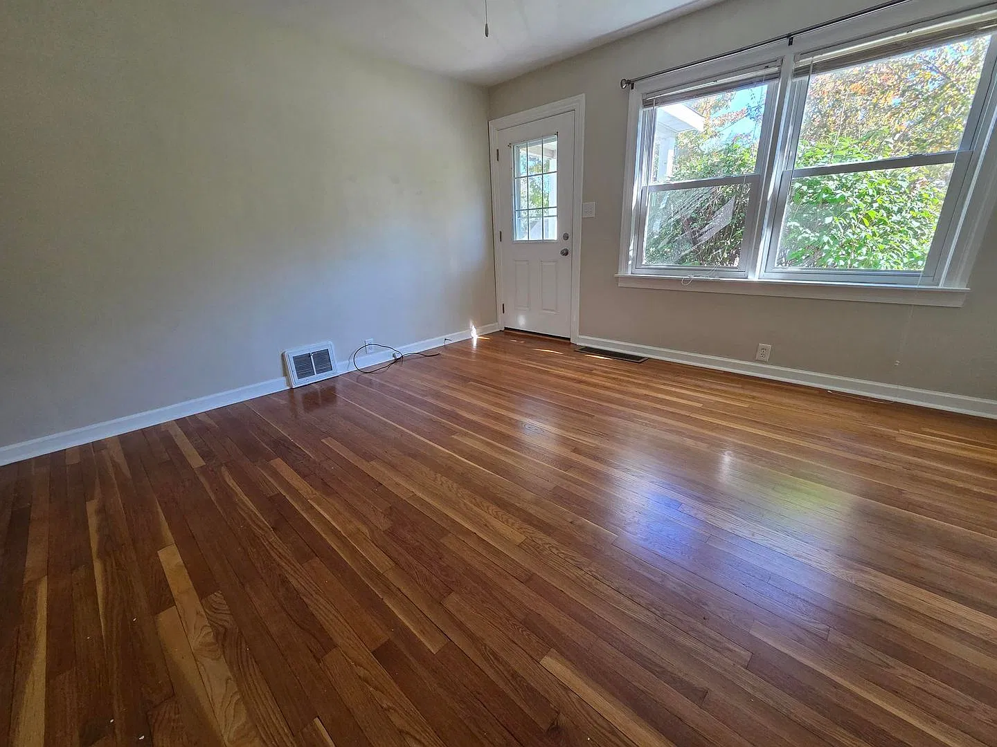 452 Bank St- 738 Edgehill Ave — Photo 2