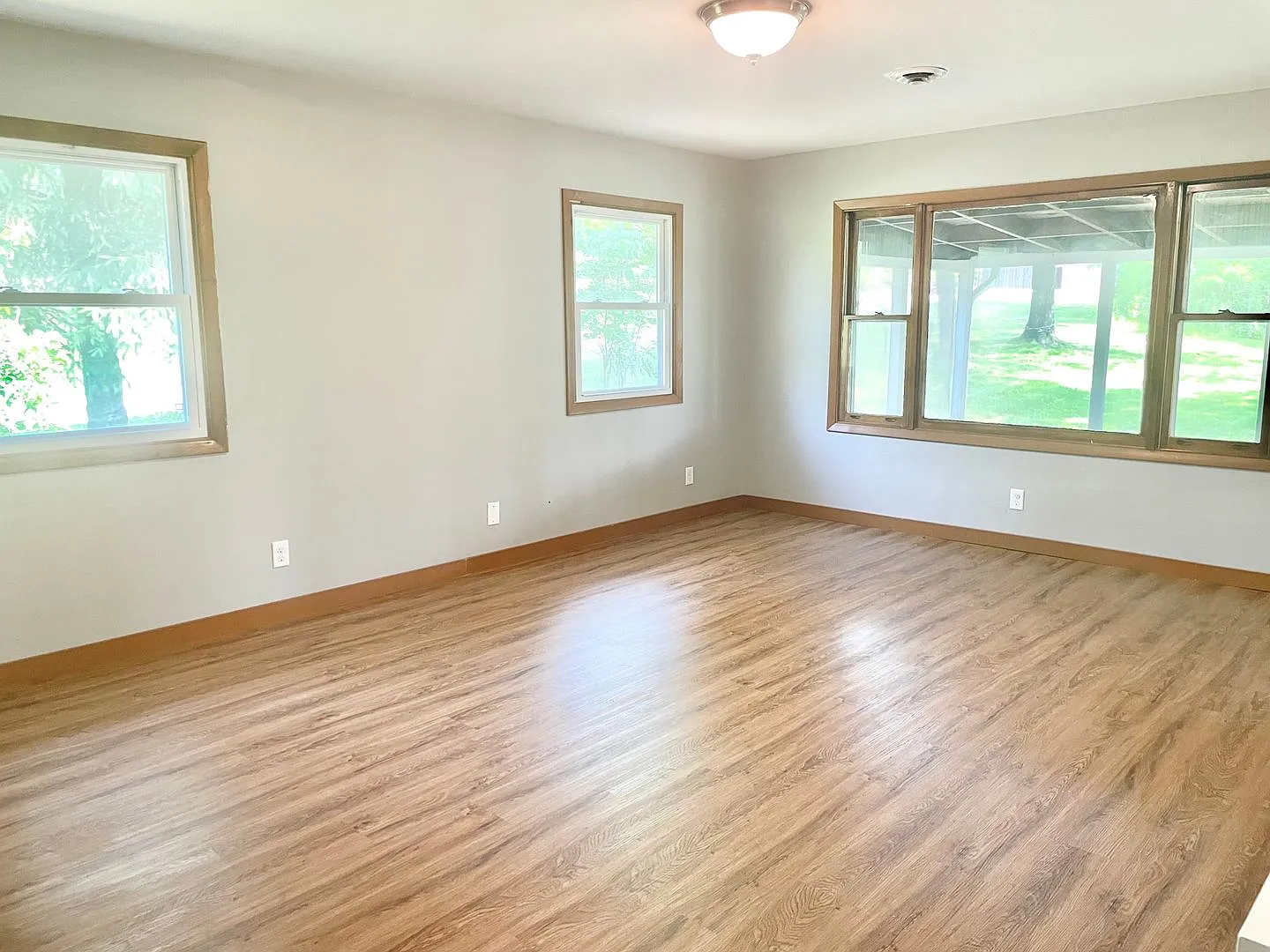 Charming Remodeled Home on Large Lot with Workshop! — Photo 3
