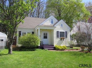 9 Crescent Dr, Albany, NY