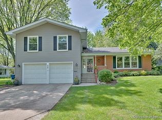 2S536 Ashley Dr, Glen Ellyn, IL 60137