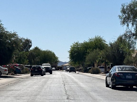 4th image of 46087 W Holly Dr