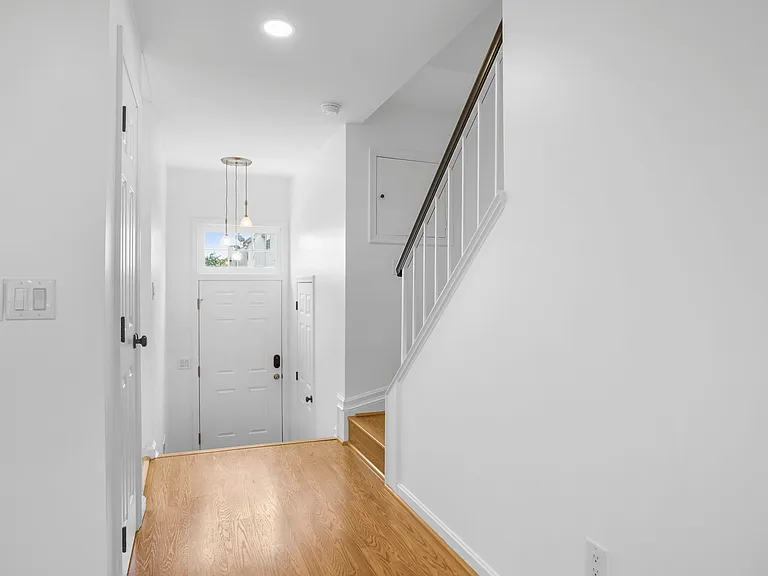 423 McDaniel Dr — Photo 6