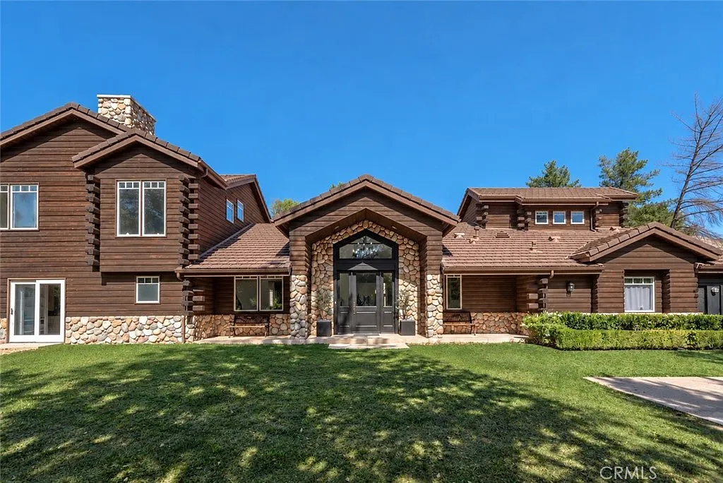 5 bed, 5259 sqft, $25,000 — Photo 2