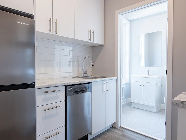404 Elgin St — Photo 16
