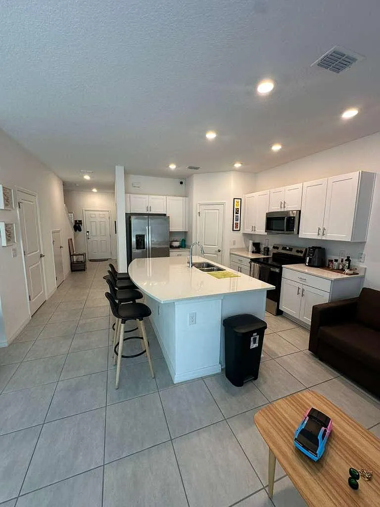 3 bed, 2.5 bath, 1407 sqft, $2,000 — Photo 4