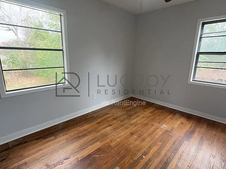 320 Lawrence Rd — Photo 20