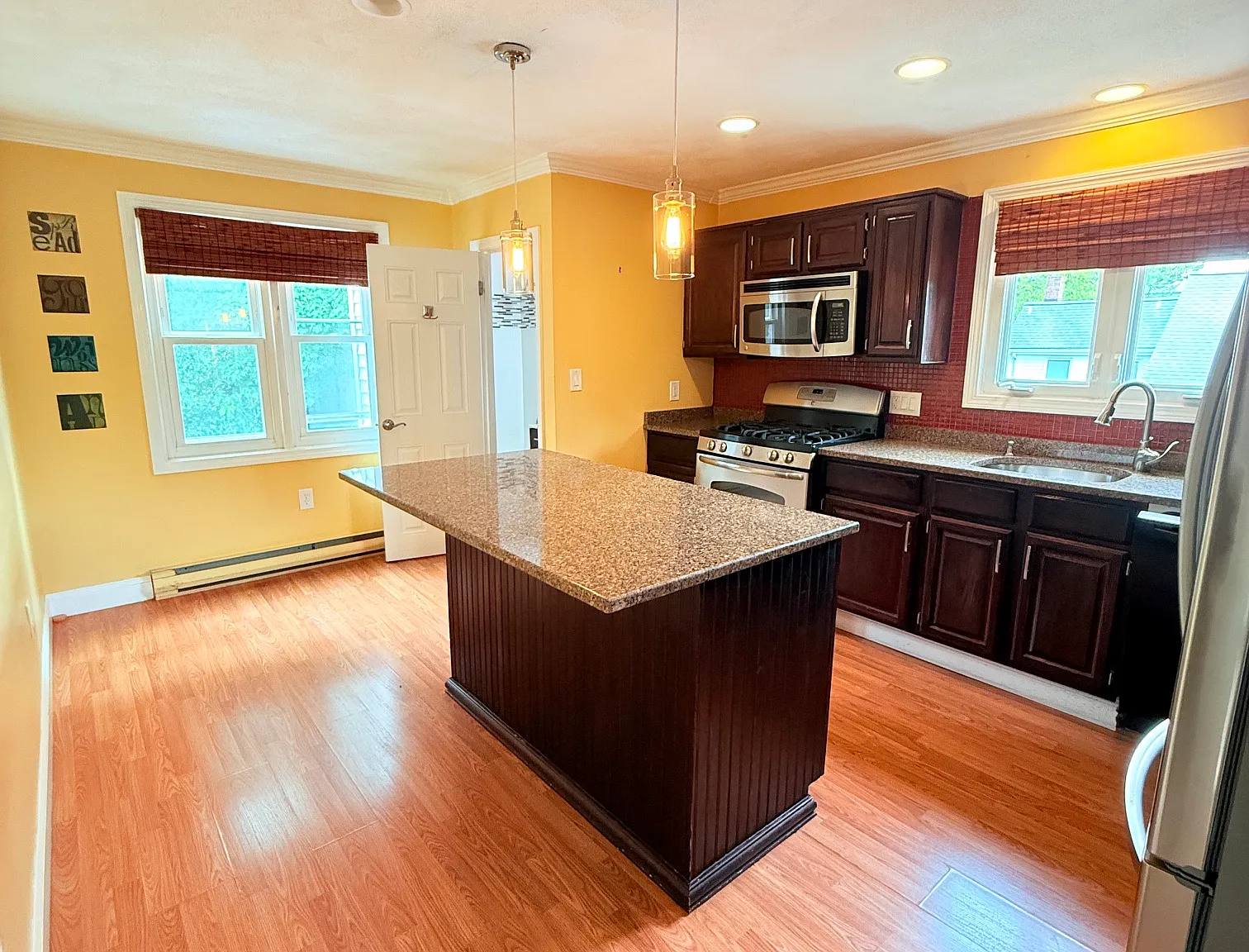 3 bed, 9999 sqft, $2,850 — Photo 3