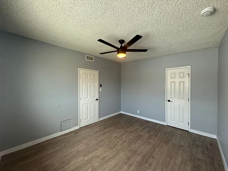 10207 Crenshaw Blvd — Photo 11