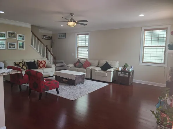 5812 Fryar Ln, Cary, NC 27519