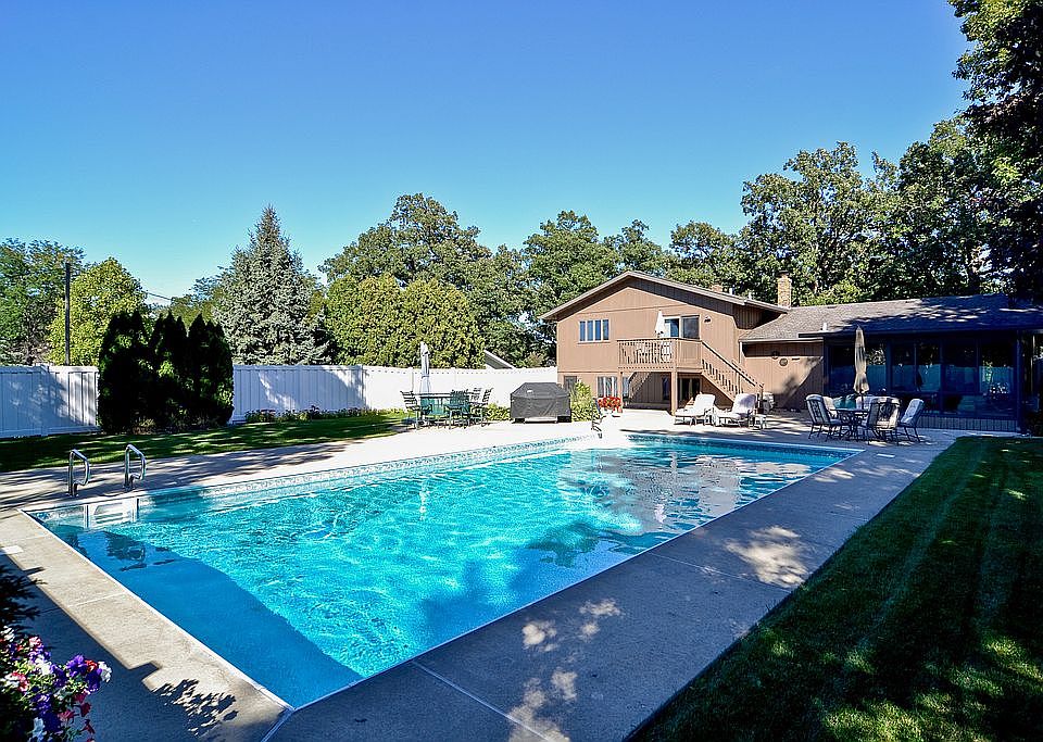 1st image of 8822 Park Ln