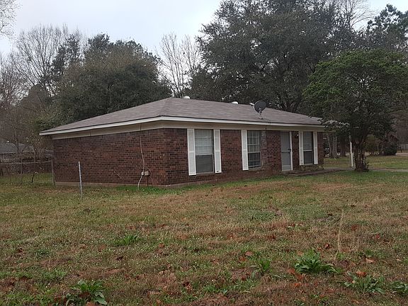 5th image of 1625 W Court Dr