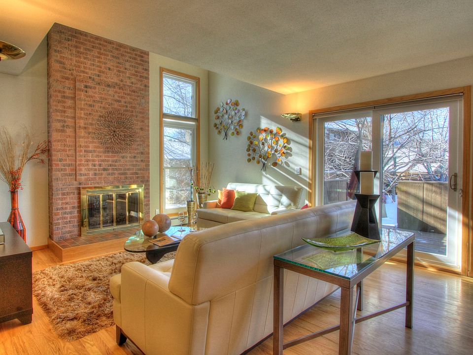 Living Room w/ S & W Sunligh