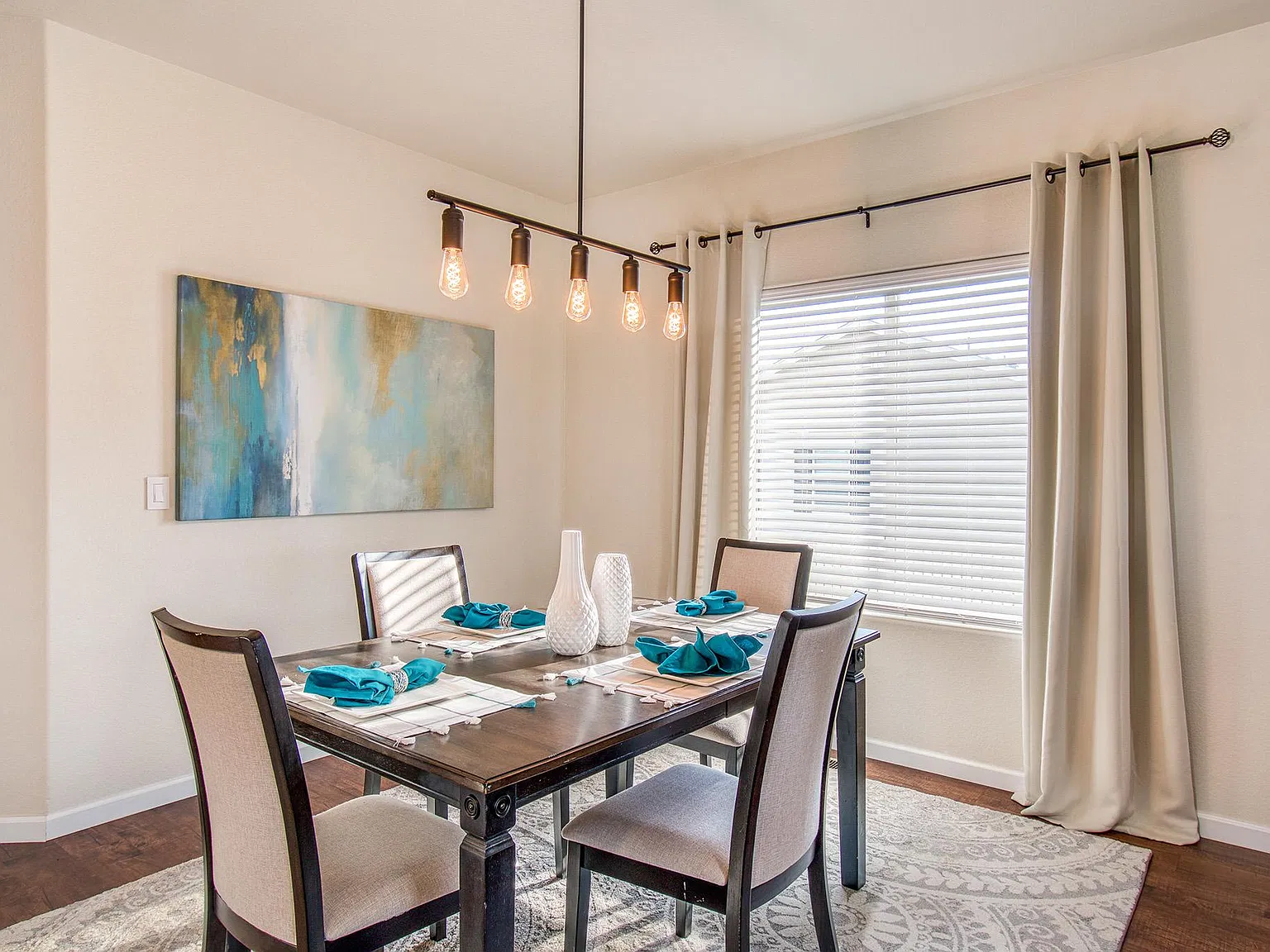 3 bed, 3402 sqft, $2,850 — Photo 3