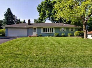 13 Mary Ann Ln, Burnsville, MN 55337