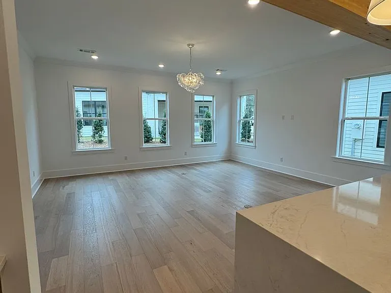 806 Lilla Ln — Photo 8