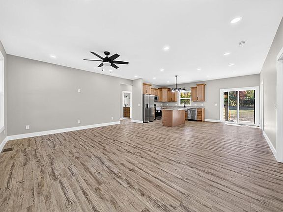 4th image of 1801 Highland Mountain Rd