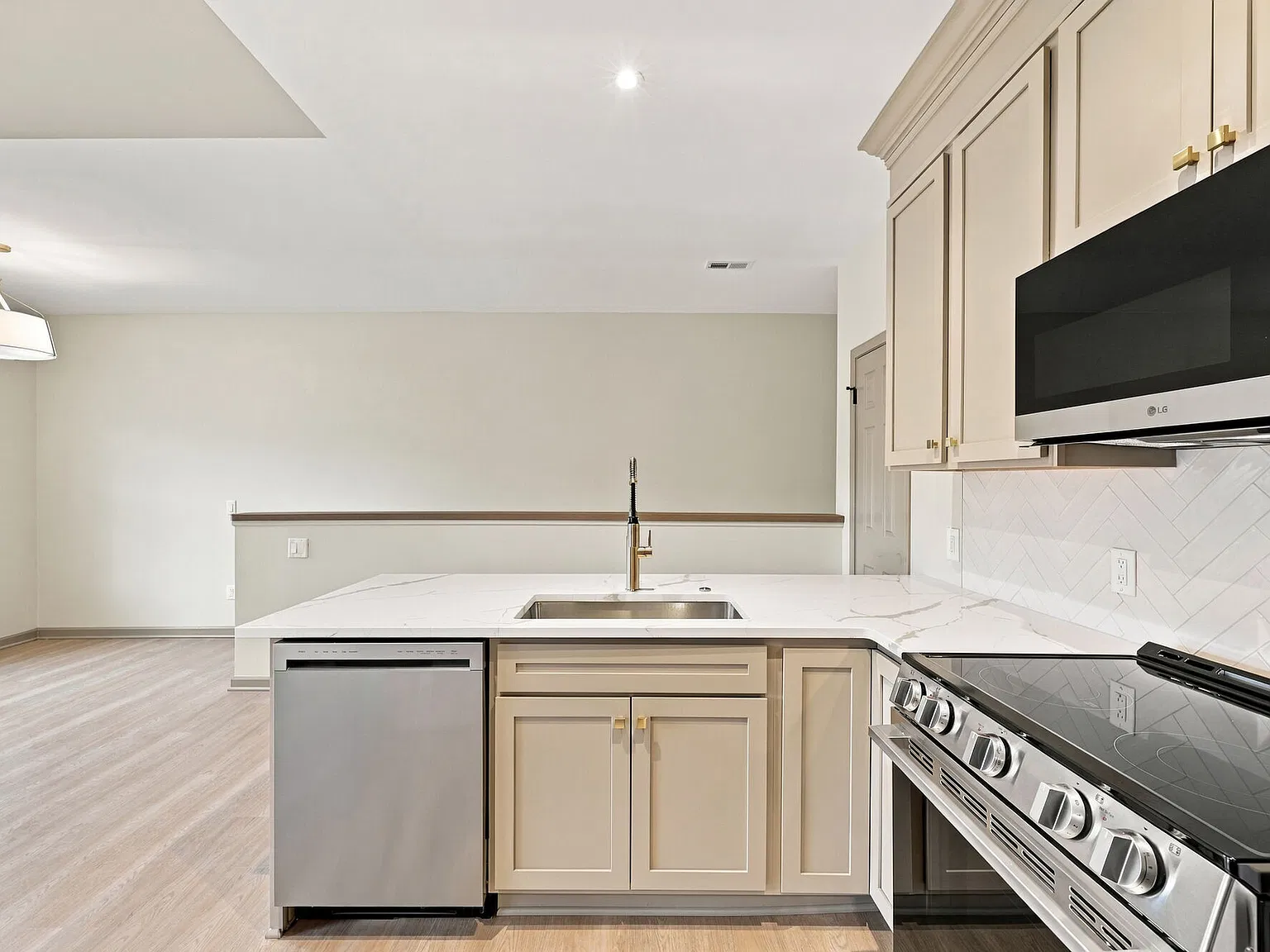 Coventry Apartments — Photo 2