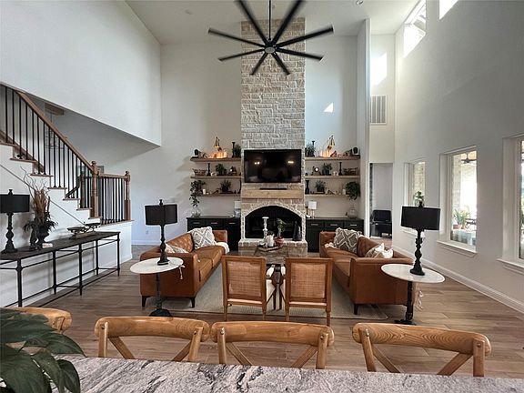 5th image of 11686 Renaissance Dr