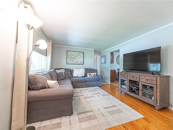 4th image of 867 Garlow Blvd