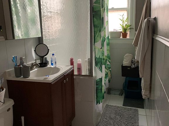 2nd image of 3505 N Pine Grove Ave APT 2N