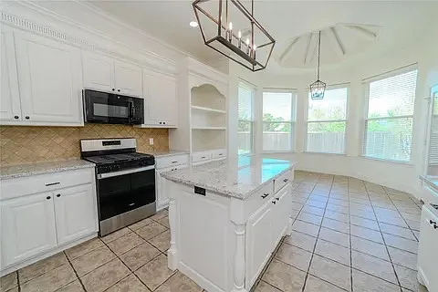 1604 High Point Dr — Photo 5