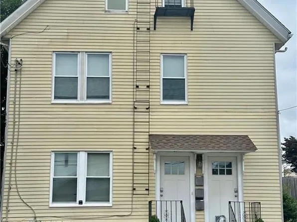 25 10th St #2, East Providence, RI 02914