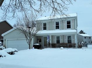 1320 Fountain Green Dr, Crystal Lake, IL 60014