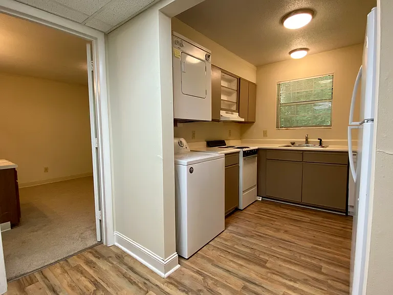3802 Lexington Dr #G — Photo 2