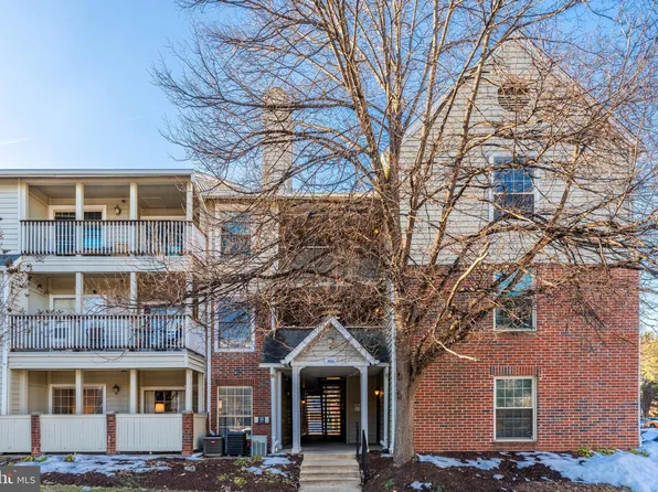 3916 Penderview Dr APT 405, Fairfax, VA 22033