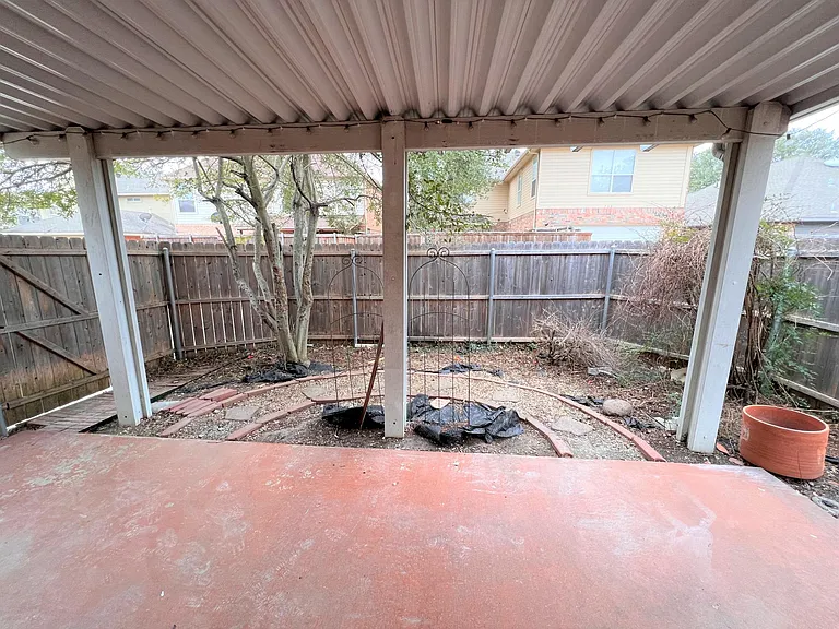 738 Ridgemont Dr — Photo 12