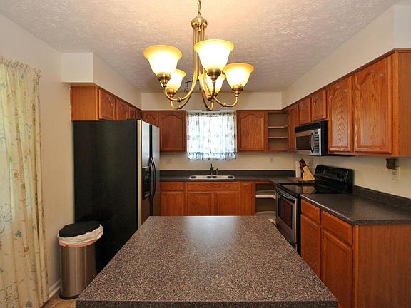 4th image of 160 Redbud Dr
