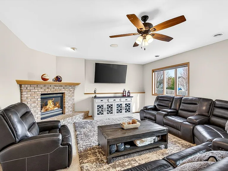 1010 Ganser Dr — Photo 8
