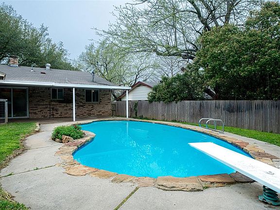 4th image of 803 Monticello Ct