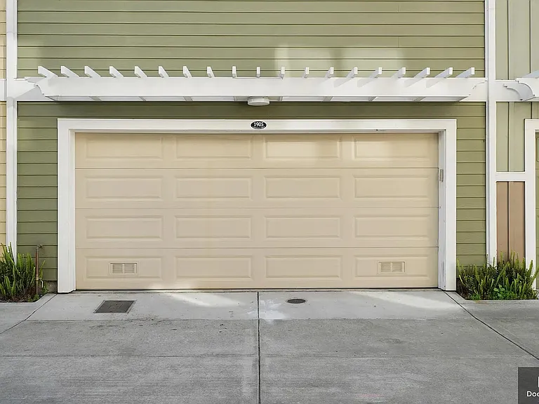 1905 Cambridge Dr — Photo 17