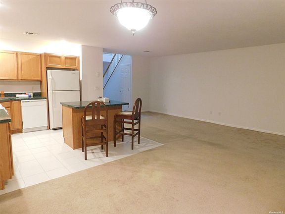 3rd image of 1005 Willow Pond Dr