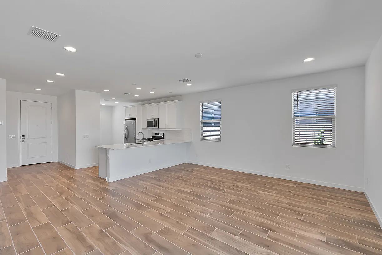 3 bed, 1392 sqft, $2,050 — Photo 4