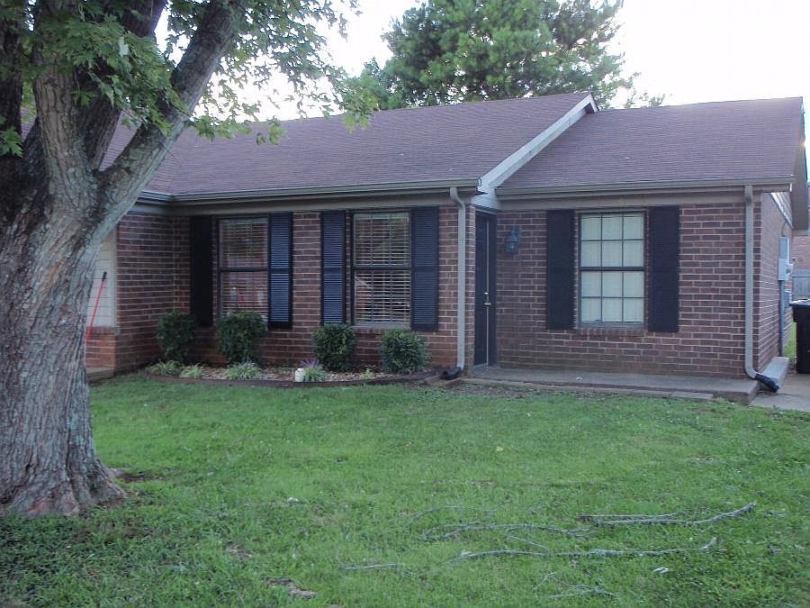 nice yard in quiet cul-de-sac