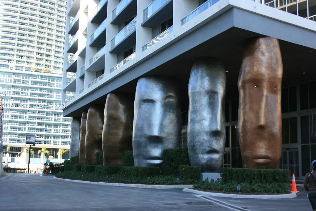 Iconbrickell Condo No 1 — Photo 1