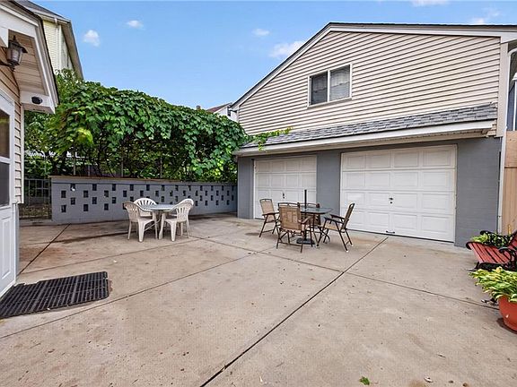 3rd image of 484 Weeden St