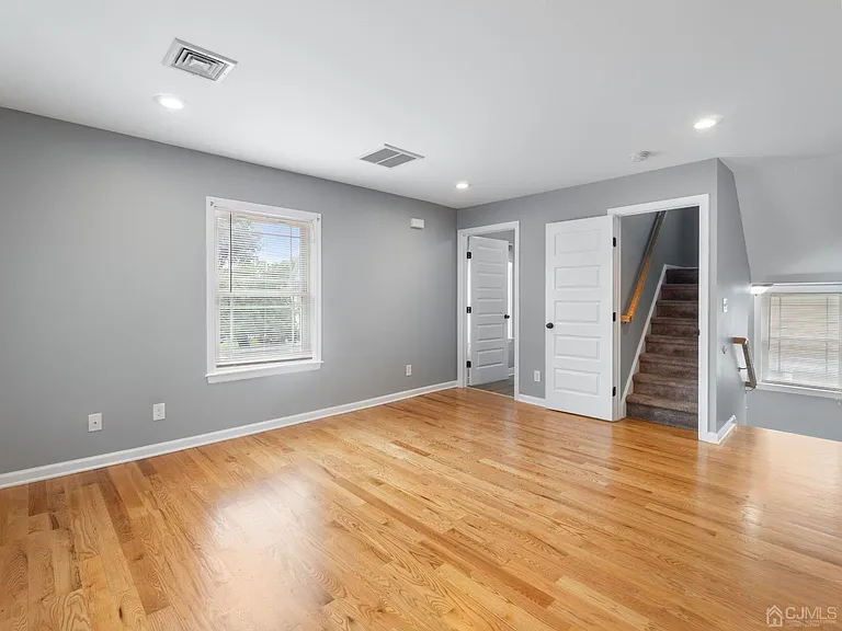 348 1st St #2 — Photo 3