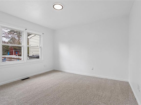 5th image of 33 Rutledge Rd