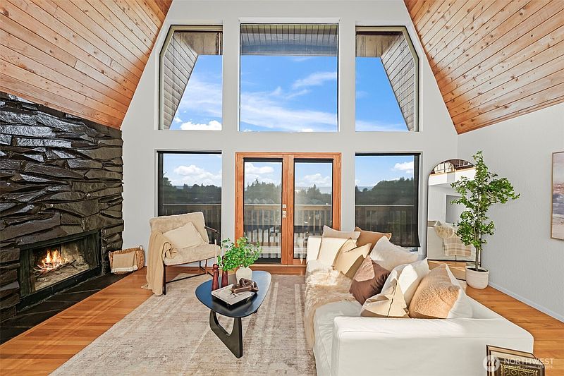 5th image of 1822 Copalis Street NE