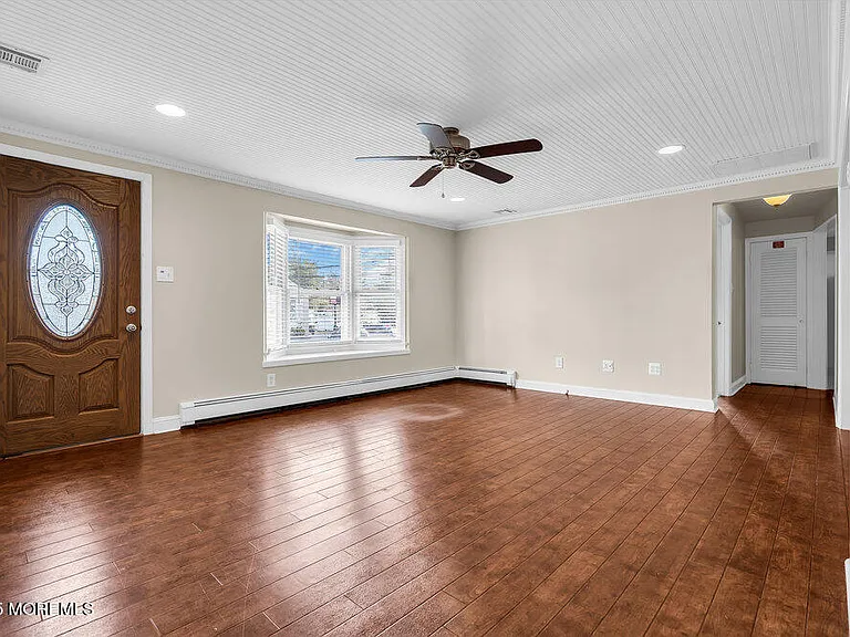 918 Charles Dr — Photo 16