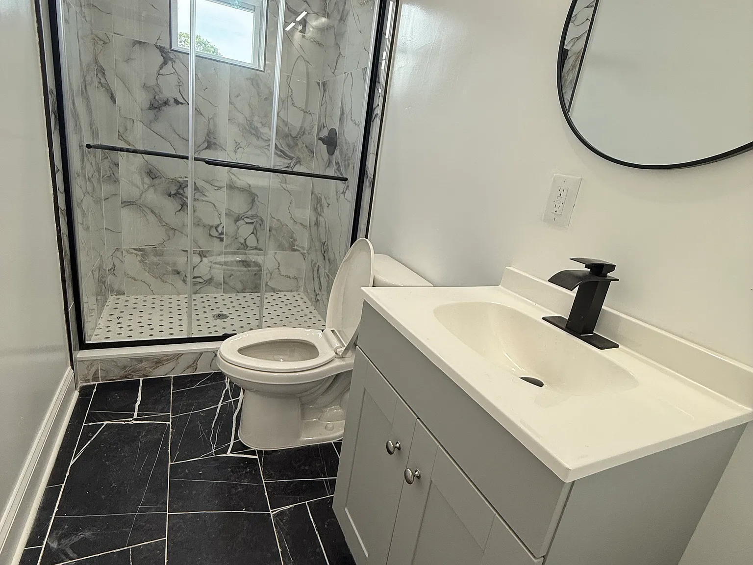 2 bed, 750 sqft, $2,400 — Photo 4