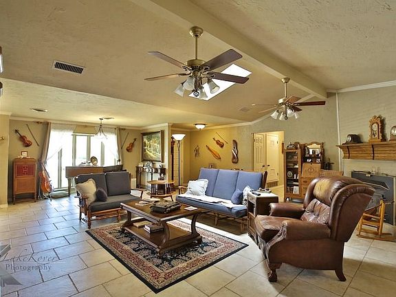 5th image of 2609 Darrell Dr