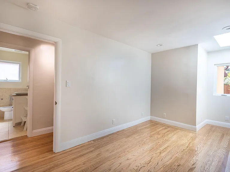 2716 Delaware Ave — Photo 10